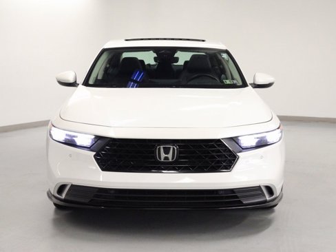 Used 2023 Honda Accord Touring image 3