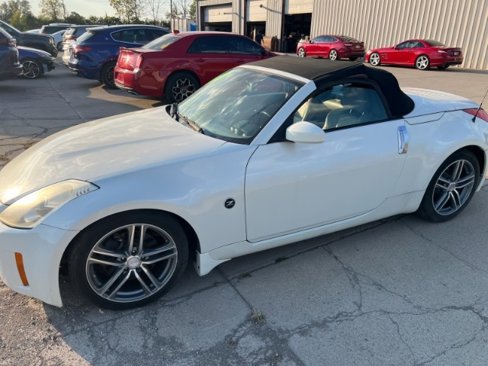 Used 2007 Nissan 350Z Touring image 4
