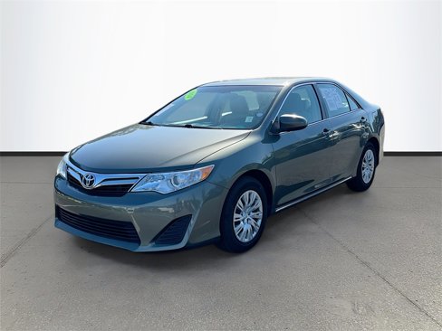 Used 2014 Toyota Camry LE image 3