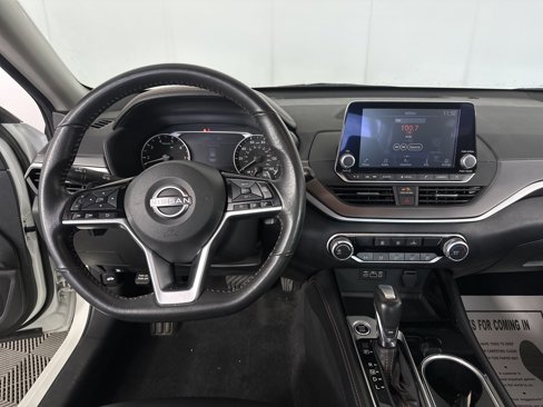 Used 2023 Nissan Altima 2.5 SR image 3