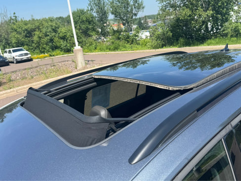 Certified 2022 Volkswagen Tiguan SE R-Line image 9