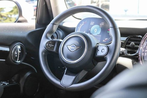 Used 2023 MINI Cooper 4-Door Hardtop image 17