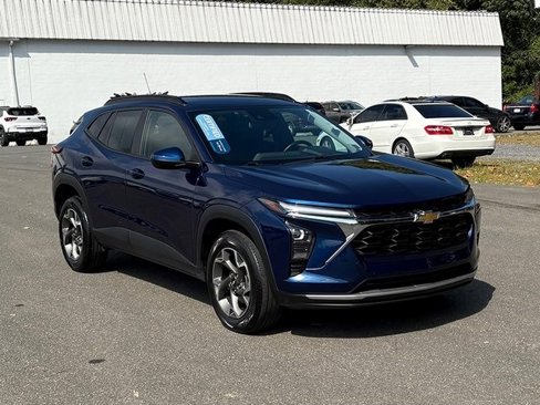 Certified 2024 Chevrolet Trax LT w/ LT Convenience Package image 1