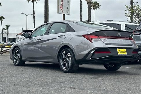 Used 2025 Hyundai Elantra Sport image 6