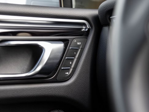 Certified 2024 Porsche Macan image 18