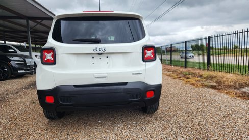Used 2018 Jeep Renegade Latitude image 9