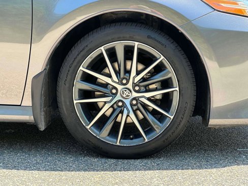 Used 2021 Toyota Camry XLE image 6