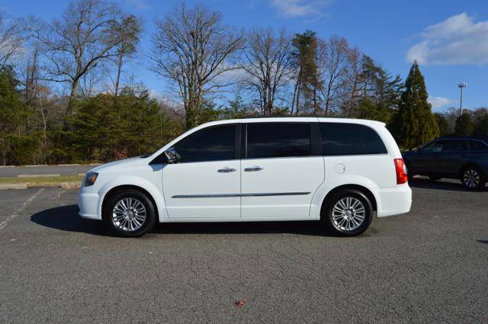 Used 2016 Chrysler Town & Country Touring-L image 64