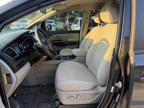 Used 2019 Kia Sedona LX image 7