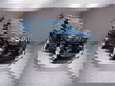 Used 2019 Jeep Cherokee Latitude w/ Popular Appearance Group image 5