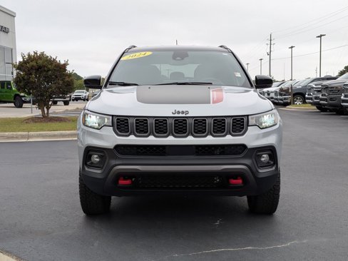 Used 2024 Jeep Compass Trailhawk image 2