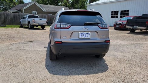 Used 2019 Jeep Cherokee Latitude w/ Popular Appearance Group image 7