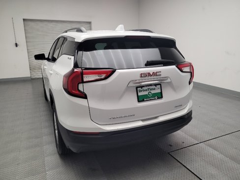 Used 2023 GMC Terrain SLE w/ Driver Convenience Package image 6