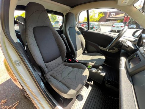 Used 2013 smart fortwo Coupe image 18