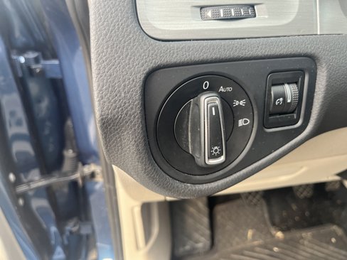 Used 2017 Volkswagen Golf Wolfsburg Edition image 32