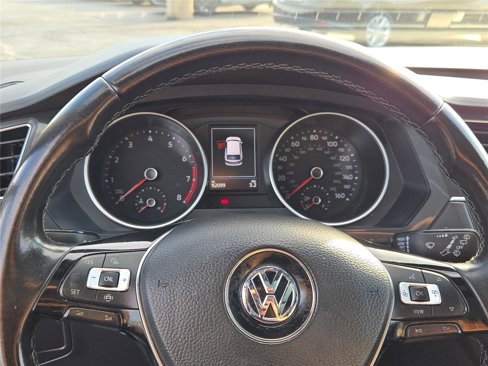 Used 2020 Volkswagen Tiguan SE R-Line image 35