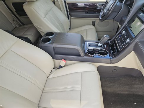 Used 2016 Lincoln Navigator Reserve image 14
