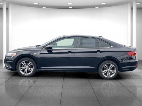 Used 2019 Volkswagen Jetta R-Line w/ R-Line Cold Weather Package image 4