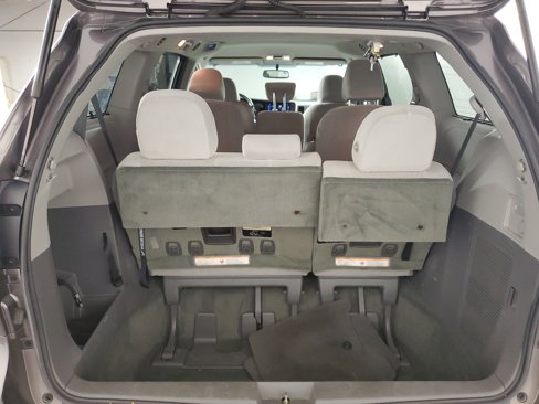 Used 2015 Toyota Sienna LE image 32