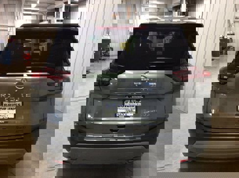 Used 2022 Nissan Rogue SV image 4