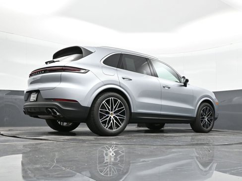 Used 2024 Porsche Cayenne image 37
