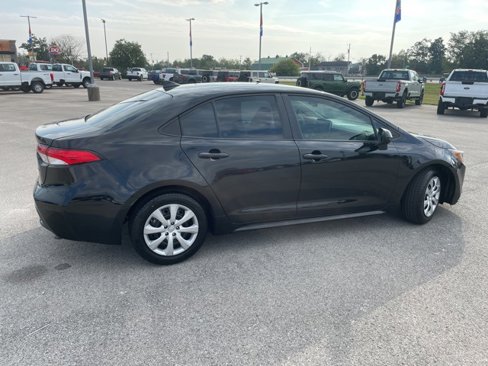 Used 2021 Toyota Corolla LE image 9