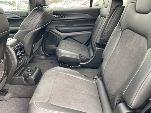 New 2025 Jeep Grand Cherokee L Altitude image 24