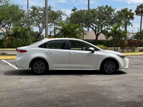 Used 2020 Toyota Corolla LE image 4