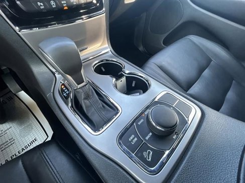 Used 2019 Jeep Grand Cherokee Limited image 16