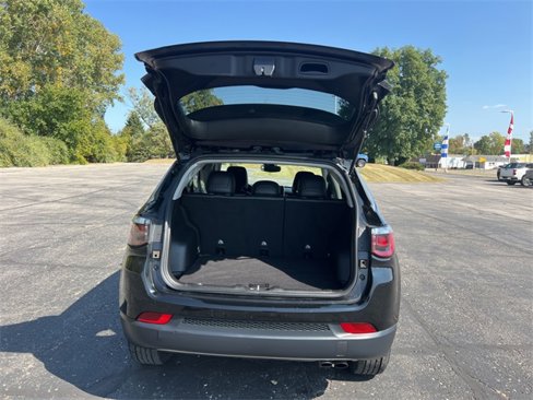 Used 2022 Jeep Compass Limited image 15