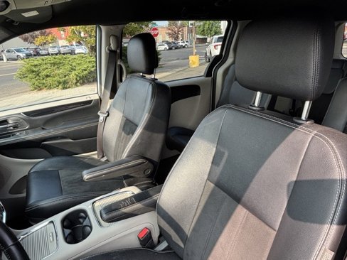Used 2019 Dodge Grand Caravan SXT image 14