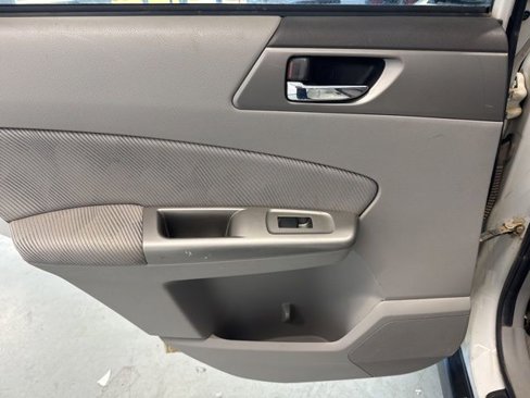 Used 2010 Subaru Forester 2.5X Premium image 22