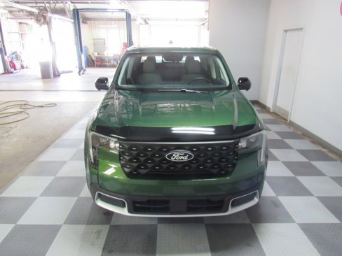 Used 2025 Ford Maverick Lariat image 9