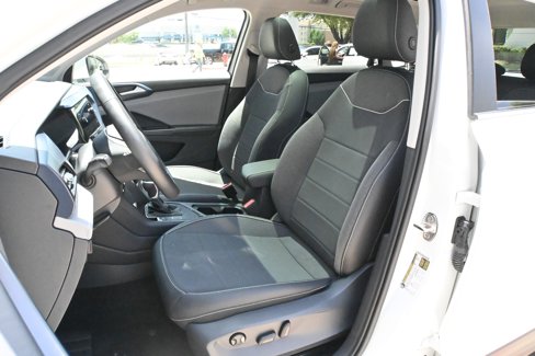 Used 2024 Volkswagen Taos SE w/ Panoramic Sunroof Package image 15