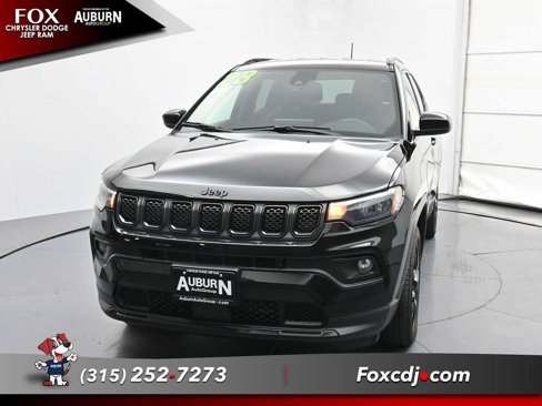 Used 2023 Jeep Compass Latitude w/ Convenience Group image 2