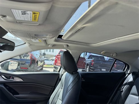 Used 2018 MAZDA MAZDA3 Grand Touring image 13