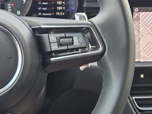 Certified 2024 Porsche Macan image 37