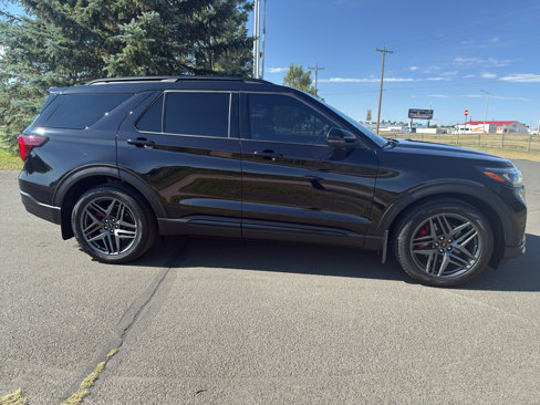 Used 2025 Ford Explorer ST image 6