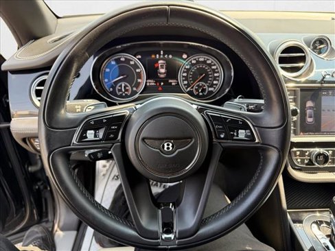 Used 2018 Bentley Bentayga image 19