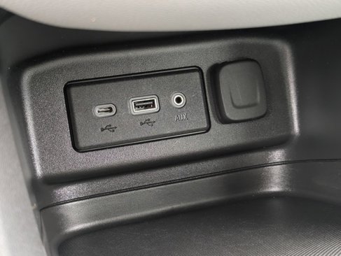 Used 2022 Chevrolet Equinox LS image 21