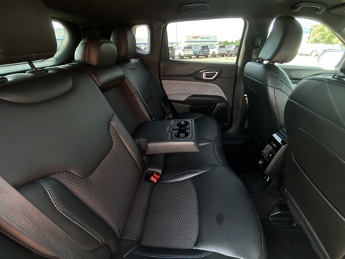Used 2025 Jeep Compass Latitude image 27