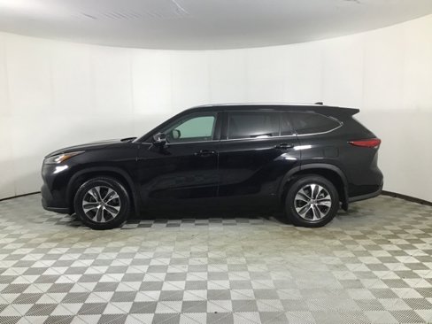 Used 2020 Toyota Highlander XLE image 4