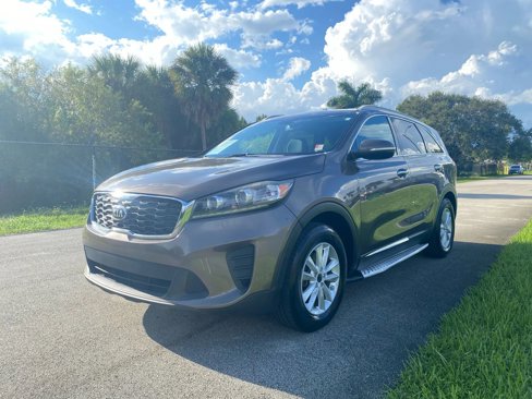 Used 2019 Kia Sorento LX w/ LX Convenience Package image 1