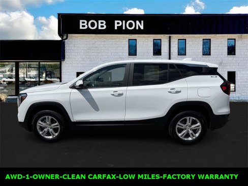 Used 2024 GMC Terrain SLE image 8