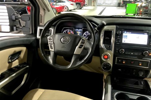 Used 2016 Nissan Titan SV image 5