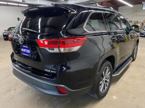 Used 2019 Toyota Highlander XLE image 5