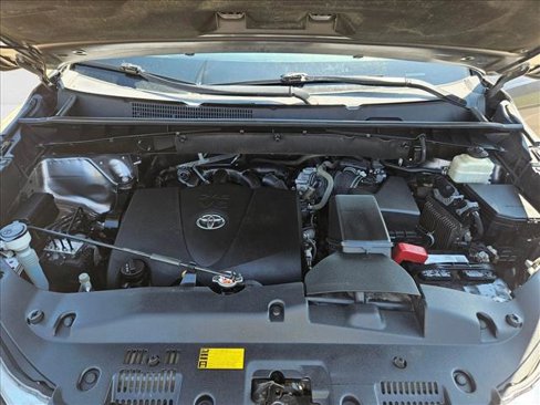 Used 2018 Toyota Highlander XLE image 26