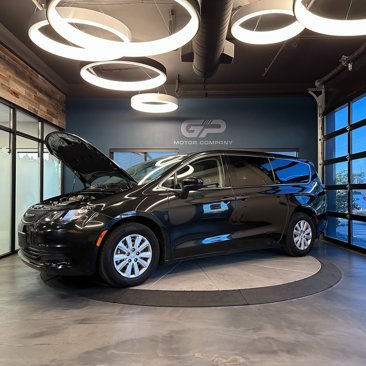 Used 2020 Chrysler Voyager L image 24