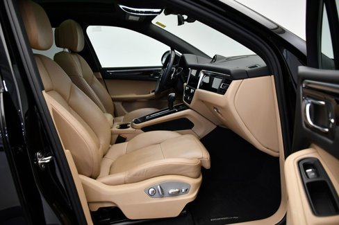 Certified 2023 Porsche Macan image 48