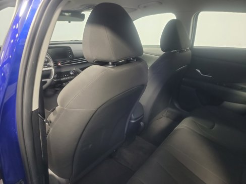 Used 2022 Hyundai Elantra Blue image 18